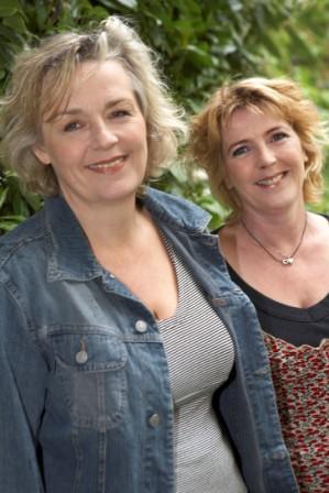 Pia Scharling og Pernille Plaetner - Ninas sange