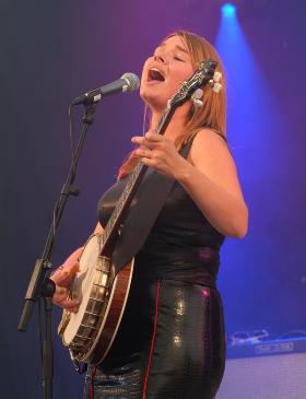 Sine Bach R�ttel sangerindebanjospiller