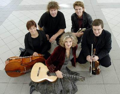 Elizabeth Hersing ensemble - rytmisk-klassisk musik - book her