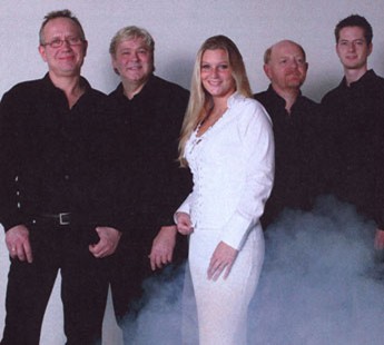 Miami Band og sangerinden Lotte Lisby