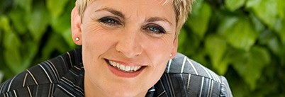 Charlotte Lindholm - pengehumor - stresstæming - foredrag