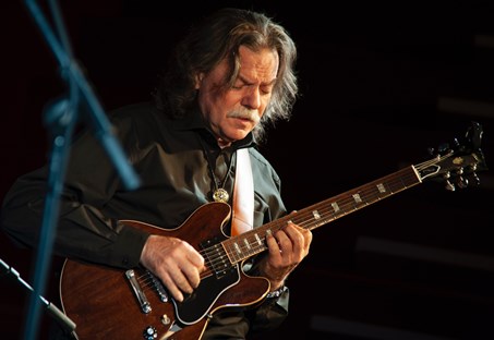 Enrico Rosa formidling.: Musiker-B�rsen booker